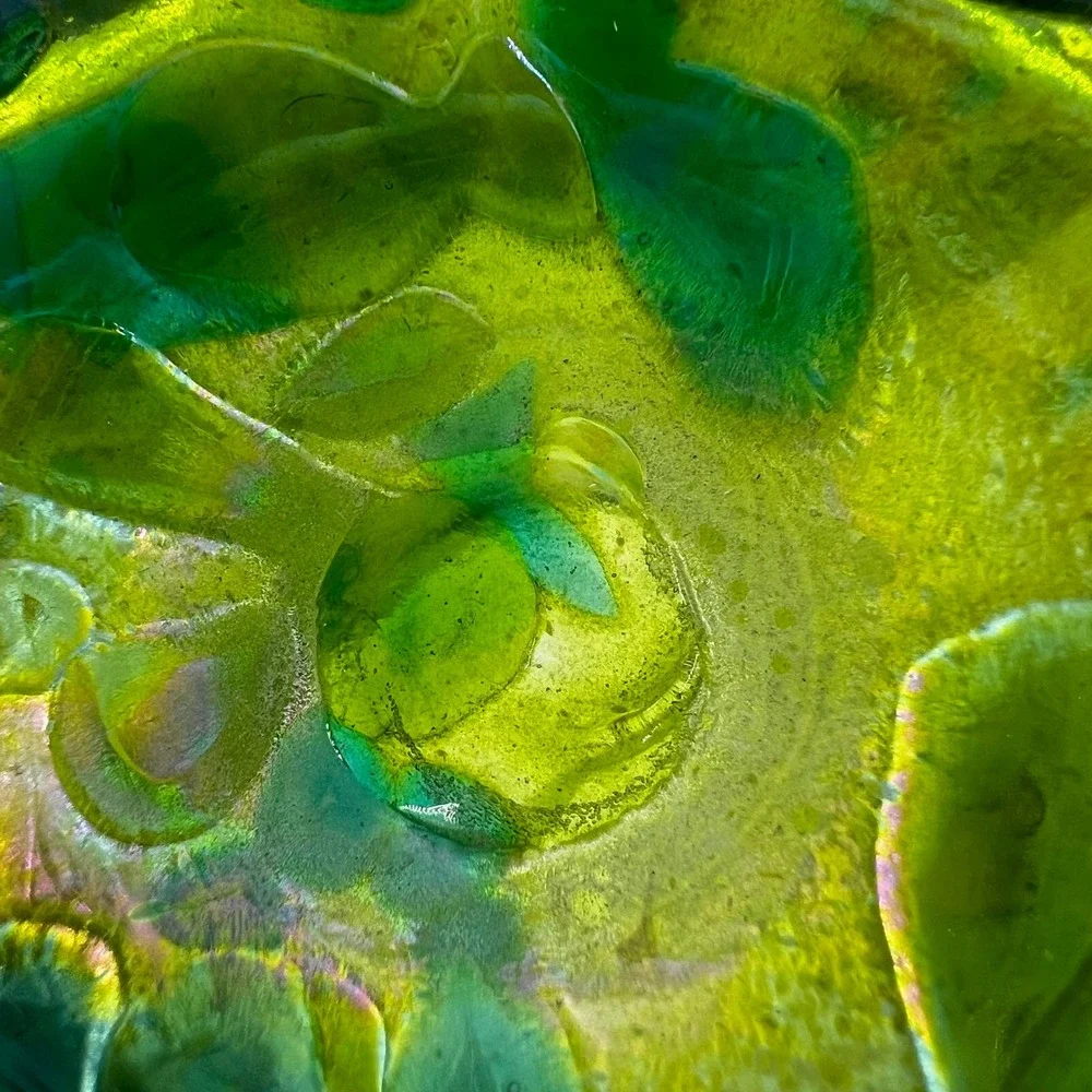 Glass Eye Studio Iridescent Hand Blown Art Glass Ruffle‎ Vase Green Blue